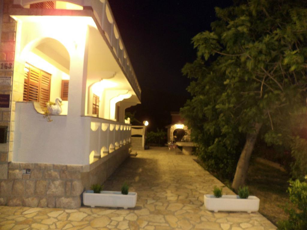 Apartments Vesna Kampor Luaran gambar