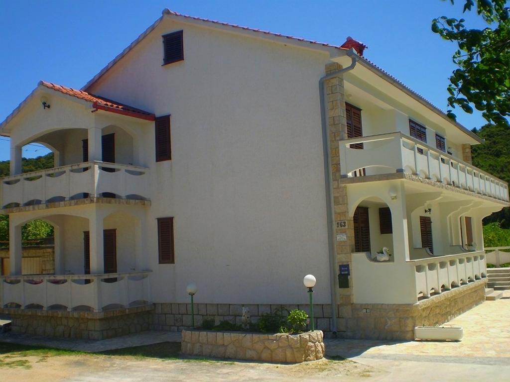 Apartments Vesna Kampor Luaran gambar