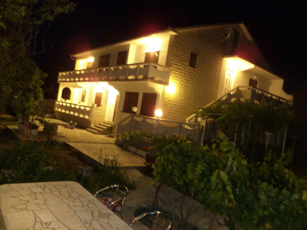 Apartments Vesna Kampor Luaran gambar